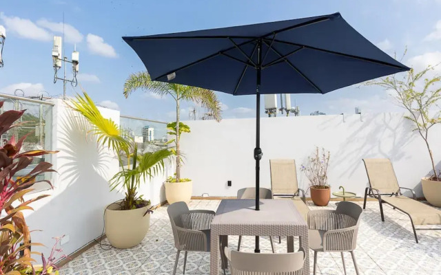 The Rooftop Condo by Acomodo