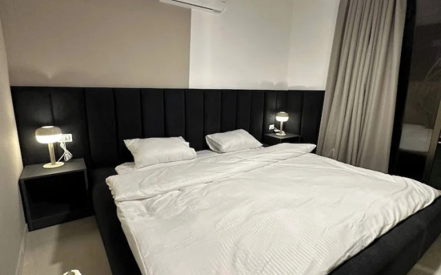 Stylish Luxe Apartment