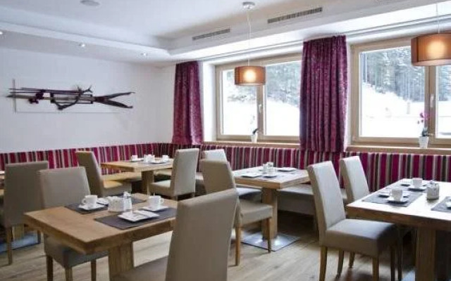 Hotel Garni Alpenland