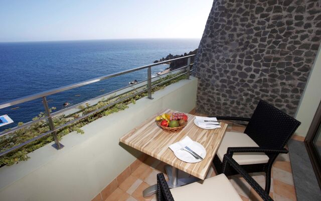 Madeira Regency Cliff