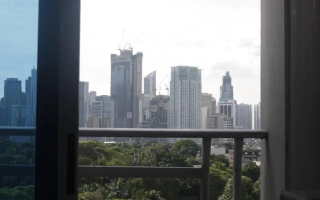 A2J Luxury 1BR BGC Balcony Suite Near BurgosCircle