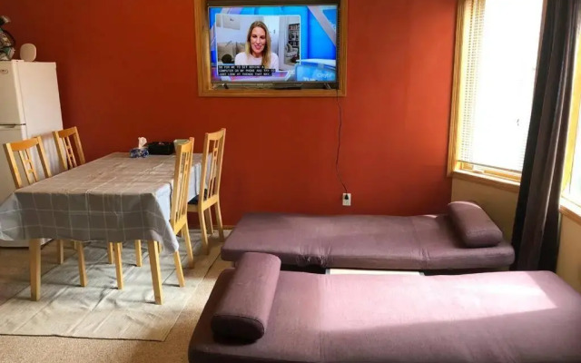 Sunny & Cozy Suite with Pool & Ping Pong table