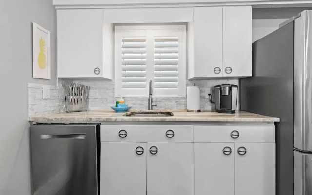 Colony Beach Club 250