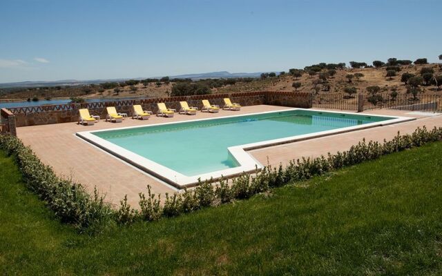 Herdade Naveterra Rural Lodge & Spa