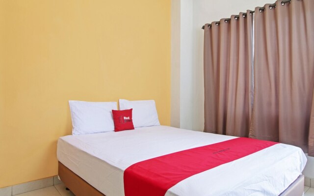 Reddoorz@ Karet Pedurenan 4