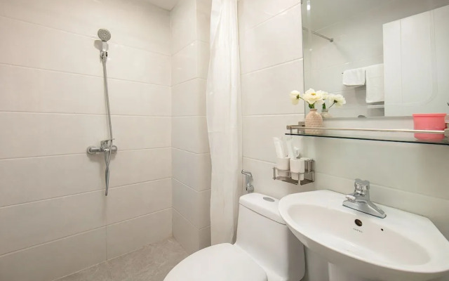 Queen Cafe Hotel & Pub