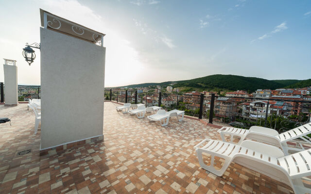 Roel Residence Apartments