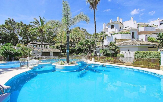 1104 Beach Front Line Apartment Golden Beach 3 Pools