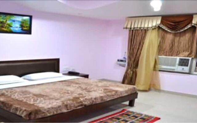 OYO 8177 Hotel Silver Oak