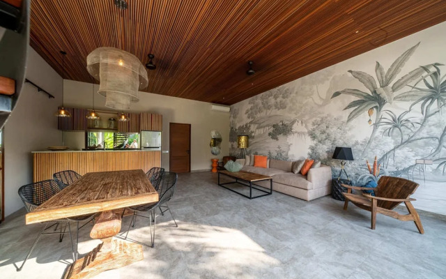 Luxury Private Loft, 2 BR, Canggu With Staff