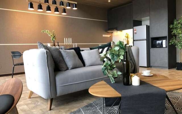 Expressionz Professional Suites by SYNC @2ppl