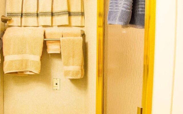 Ocean Romance Dockside B and B Yacht Hotel