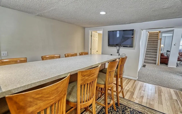 33 West Washington Street 4 Bedroom Home by RedAwning