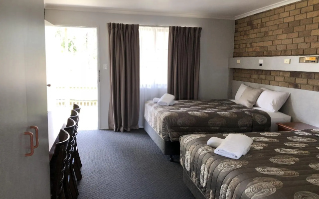 True Blue Motor Inn – Guest Rooms – Parkhurst