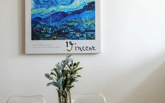 Modern apt With Balcony, 12 min Walk to the Beach