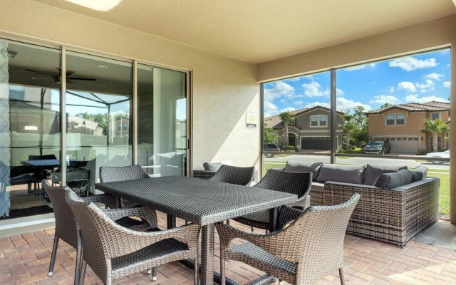 Special Offer Spacious Home With Pool!
