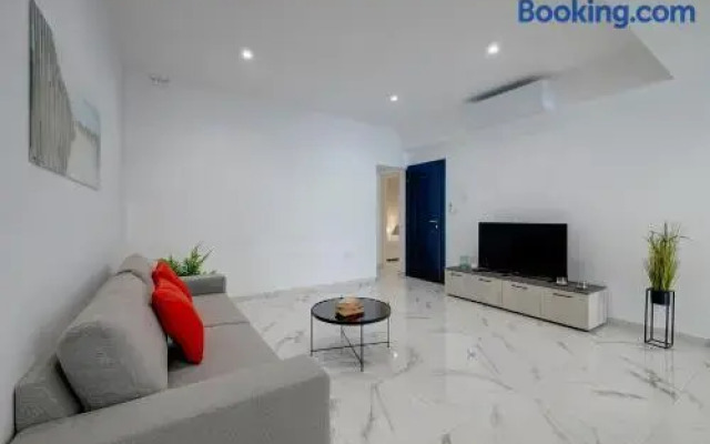 Unbeatable Location 2 Bedroom With Terrace