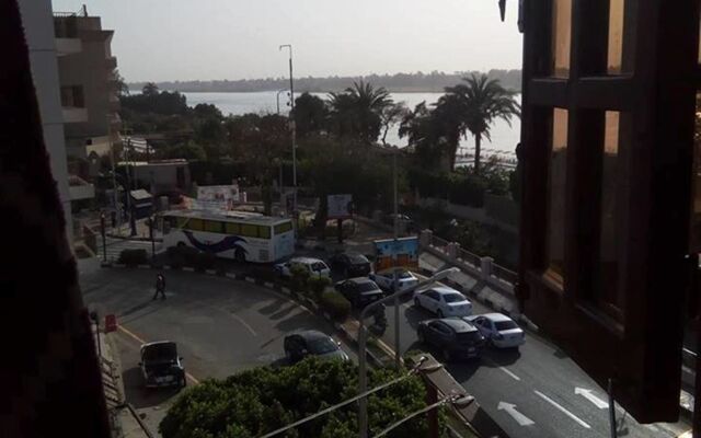 Corniche El Nile Flat