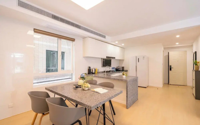 Tyms Bright 2BR 1BA Apt Xuhui Center