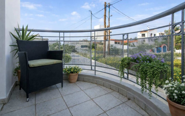 Ancient Vibe - Seaside Stay w Balcony Near Volos