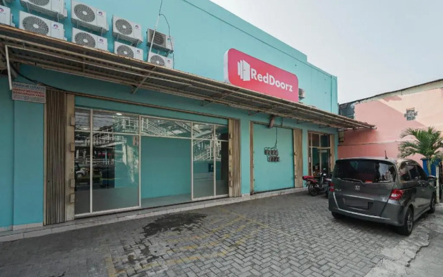 OYO 779 Mn One Residence Syariah Near ITC Cempaka Mas Near Kalbe Farma