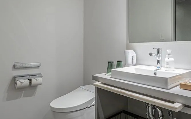 TSUGU Kyoto Sanjo by THE SHARE HOTELS