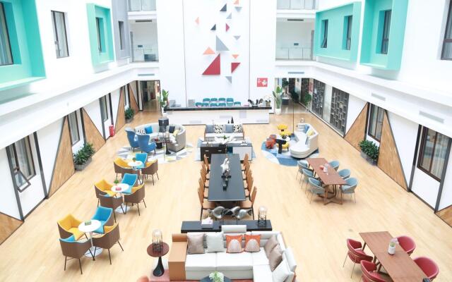 Golden Phoenix Hotel