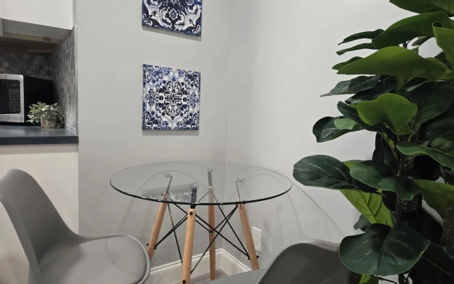 Barefoot Mailman Inn & Suites