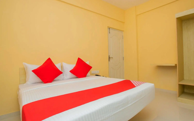 OYO 10522 Varcity Emerald