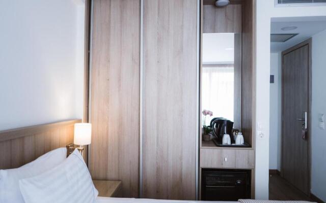 Piraeus Port Hotel