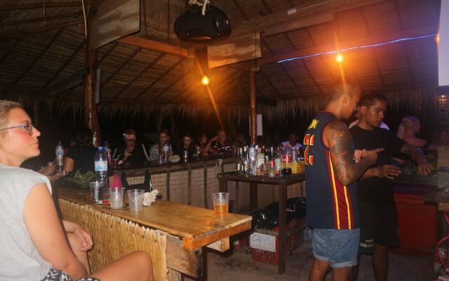 Yellow Moon M23 Hostel