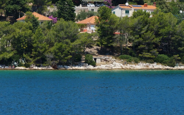 Seafront Apartment Dana