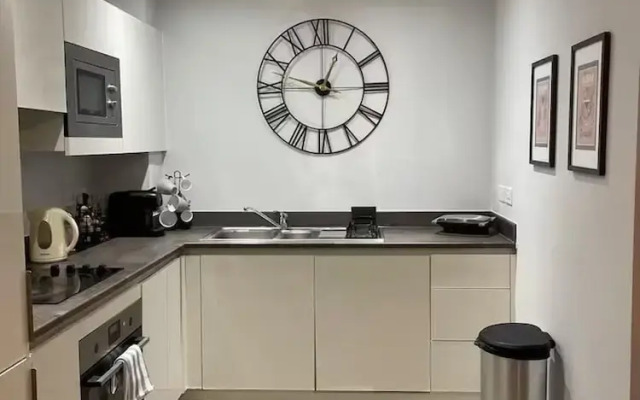 Stylish Retreat - Sleeps 6 Terrace-2bedroom-petsok
