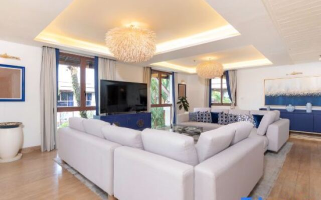 Phuket Seaview with Pool and Rooftop 4 Bedroom Skyvilla