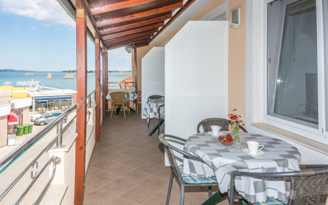 Beachfront Apartment Mira 1