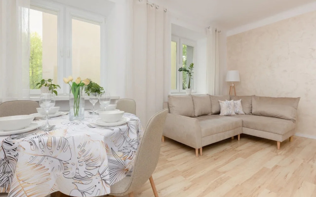 Bright Apartment Wola by Renters