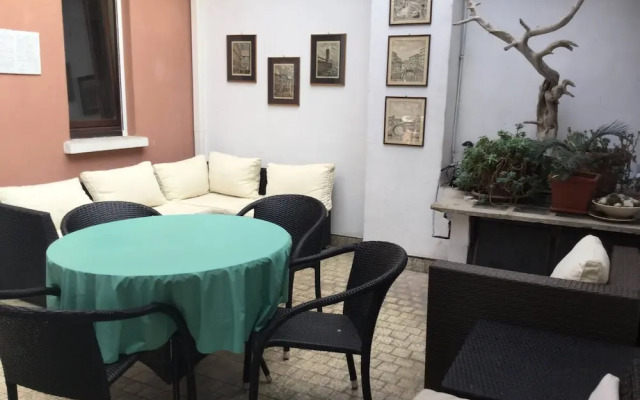 "room in Guest Room - Camera In Antica Corte Milanese"