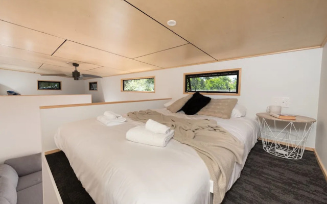 Toodle's Cozy Loft Hideaway