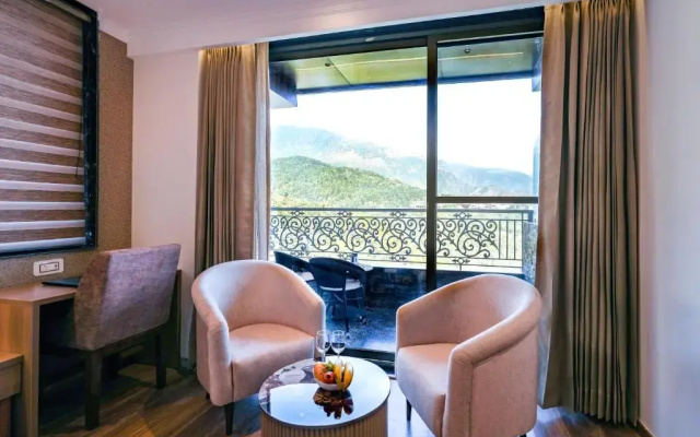 Alivaa Hotel, McLeodganj With Best Dhauladhar View & Infinity Pool Sky Garden
