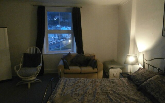 Charming Seafront 2-bed Apartment in Llandudno