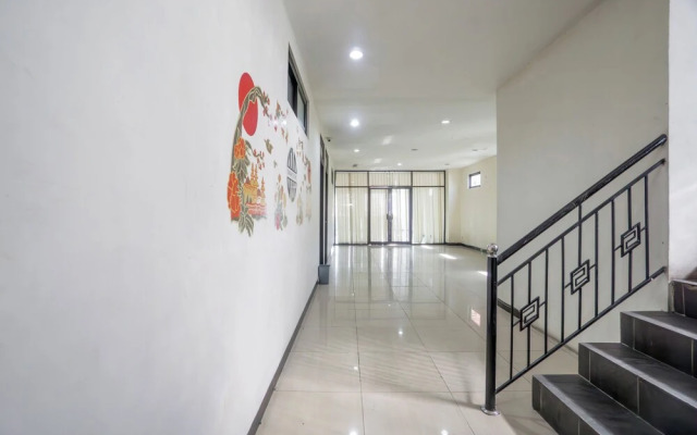 Hotel O Genteng Near Genteng Market Formerly Uno Hotel