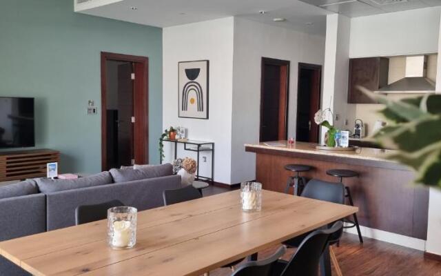 Palm Jumeirah 1BR luxurious & gorgeous view