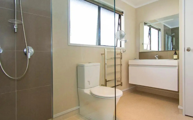 Beachside Beauty - Kuaotunu Holiday Home