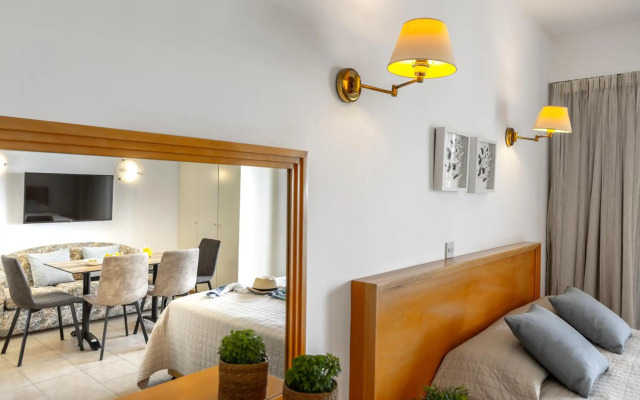 Stephanos Hotel Apts