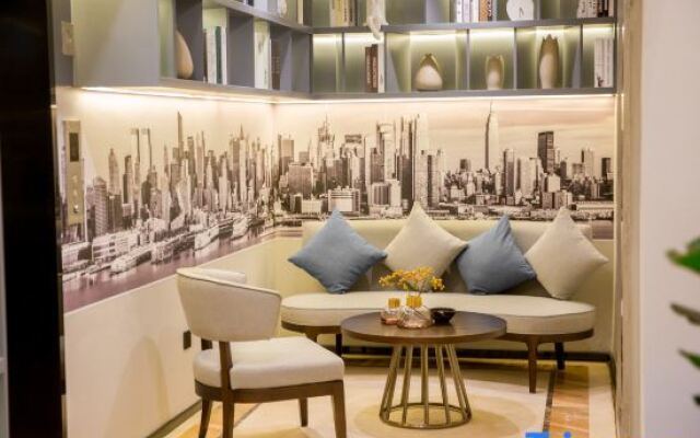 Islands Hotel S (Chengdu Panda Base Longtansi Subway Station)