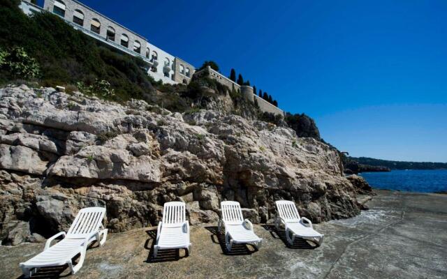 Luxury Apartment Palais Maeterlinck