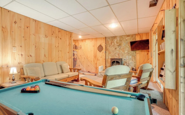 Private Hot Tub & Game Room: Cleveland Getaway
