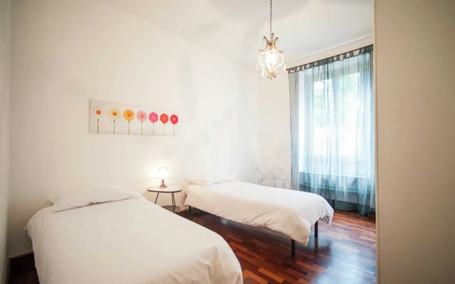 Spacious Apartment in Rome near Sea