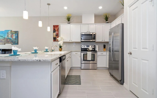 Four Bedroom Sleeps 10 w/GameRoom 5152A