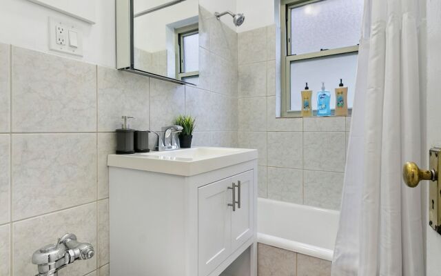 Well equipped 1BR in Chicago highlights